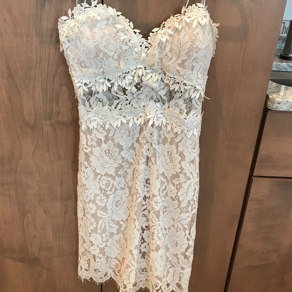 NEVER WORN White lace dress